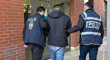 Kuyumcudan hırsızlık anı güvenlik kamerasına yansıdı