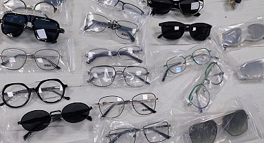 Lambalar arasında gizlenen 214 bin 760 gözlük ve aksesuar yakalandı