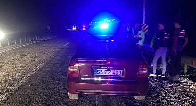 Lastiği patlayan araca yardım için duranlara otomobil çarptı: 2 ölü, 4 yaralı