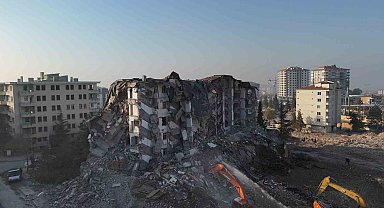 Malatya'da 5 katlı bina korna sesi ile yıkıldı