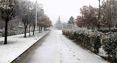 Malatya'da kar yağışı etkili oluyor