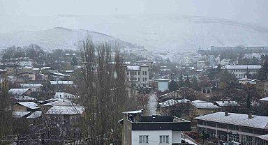 Malatya'nın Darende ilçesi beyaza büründü