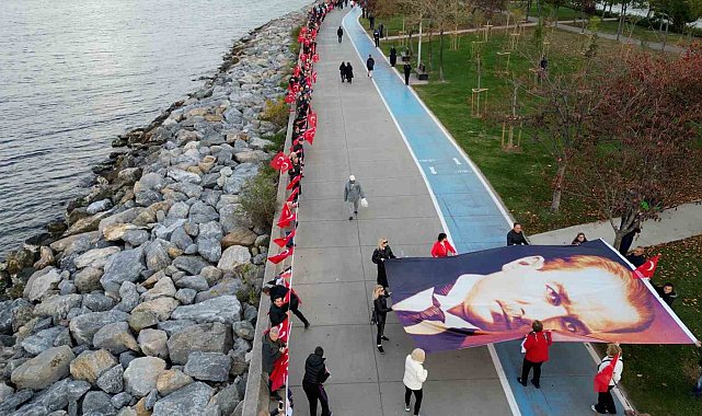 Maltepe'de 'Ata'ya Saygı Zinciri' oluşturuldu