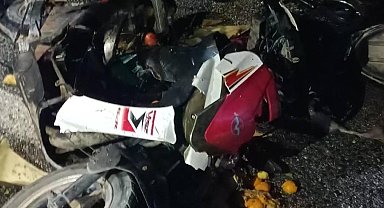 Manisa'da otomobil ile ekobis çarpıştı: 1'i ağır, 2 yaralı