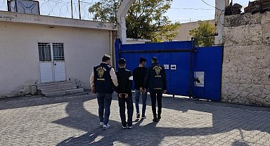 Mardin'de araçlarda hırsızlık yapan 3 zanlı tutuklandı