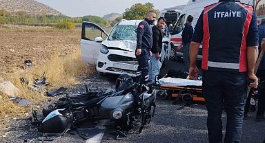 Mardin'de hafif ticari araç ile motosiklet çarpıştı: 2 yaralı