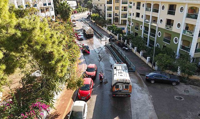 Marmaris'te temizlik çalışmaları sürüyor