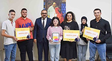Menemen'in başarılı gençleri ödüllerini aldı