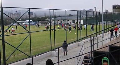 Mersin'de amatör maçta kavga çıktı, ortalık savaş alanına döndü
