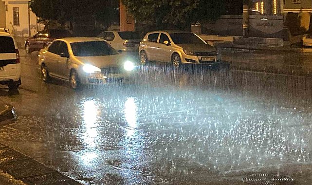 Mersin'in yüksek kesimlerinde kar, sahilde yağmur etkili oldu