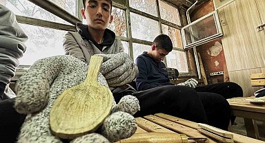 Meslek liseliler unutulmaya yüz tutmuş mesleği öğreniyor