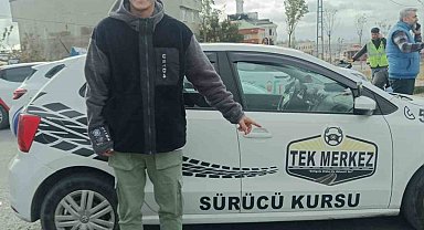 Mesut Özil, ehliyet sınavına girdi