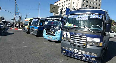 Minibüsçülerin "ceza" tepkisi trafiği kilitledi