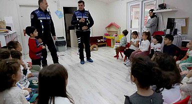 Minikleri trafik kurallarını zabıtadan öğreniyor