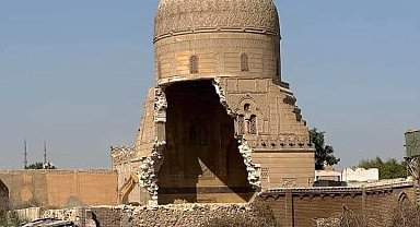 Mısır'da Osmanlı mirası türbe otoyol için yıkıldı