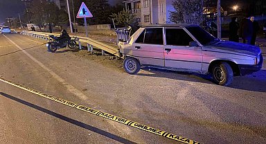 Motosiklet otomobile çarptı, kaza kameraya yansıdı