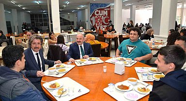 Mustafa Varank: "Türkiye'nin ve dünyanın geleceğinde nitelikli, becerikli kişiler söz sahibi olacak"