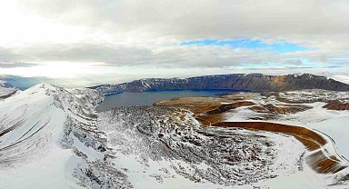 Nemrut Kalderası beyaz gelinliğini giydi