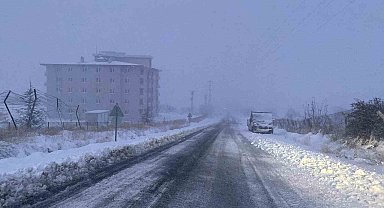 Nevşehir'de karla mücadele sürüyor