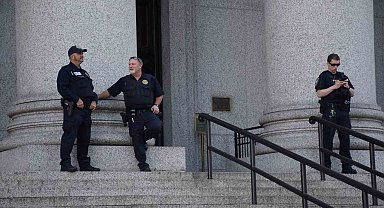 New York Belediye Başkanı Eric Adams'ın yolsuzluk davası 21 Nisan 2025'te başlıyor