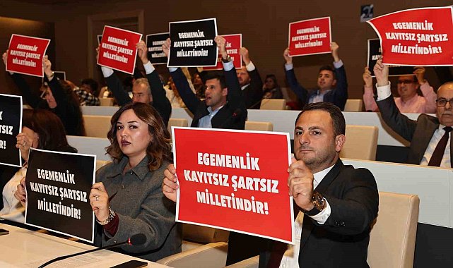 Nilüfer Belediye Meclisi'nde kayyım protestosu