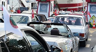 Nostaljik araçlara yol arkadaşı oldu