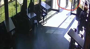 Öğrenciden telefon hırsızlığı kameraya yansıdı