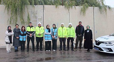 Öğrencilerden polislere destek ziyareti