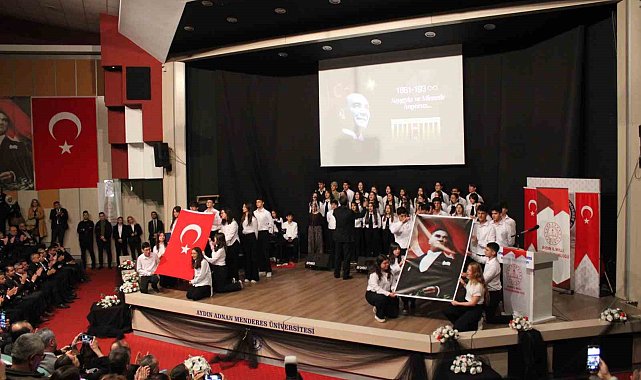 Öğrencilerin 'Atatürk Oratoryosu' ayakta alkışlandı
