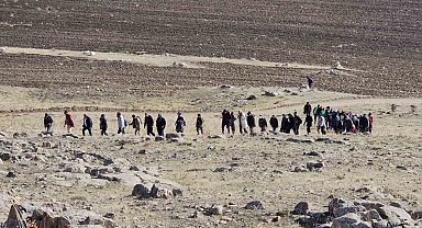 Öğretmenler 2 bin 600 yıllık Zernaki Tepe'ye doğa yürüyüşü gerçekleştirdi