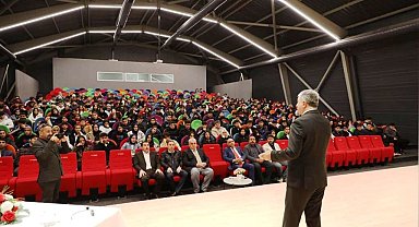 Ömeroğlu, gençlere deneyimlerini anlattı