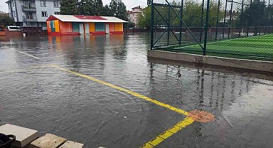 Ortaca'da şiddetli yağış su baskınlarına neden oldu