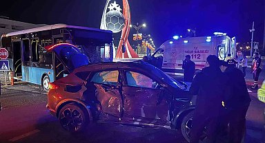 Otomobil ile halk otobüsü çarpıştı, 2'si çocuk 9 yaralı