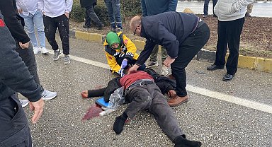 Otomobil üç tekerlekli elektrikli bisiklete çarptı: 1 ağır yaralı