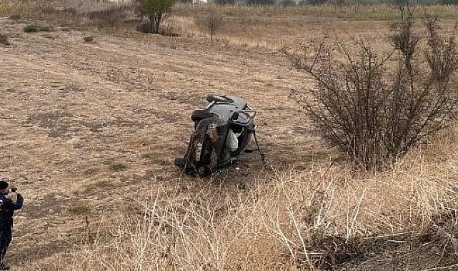 Otomobilin tarlaya uçtuğu kaza ucuz atlatıldı
