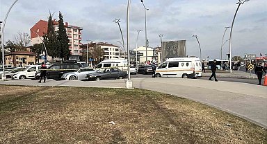 Park halindeki minibüste ölü bulundu