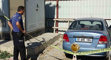 Park halindeki otomobilinde yarı çıplak halde ölü bulundu