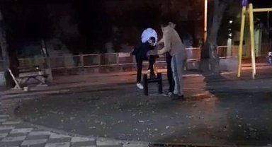 Parka tekmelerle zarar verdiler: "Hedefimiz çocuklar değil, aileleri"