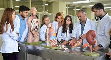 Paylaşımcı toplum derneği'nin tıp öğrencilerine desteği devam ediyor