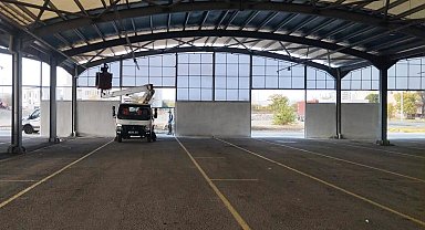 Pazarın çevresi rüzgara karşı kapatıldı