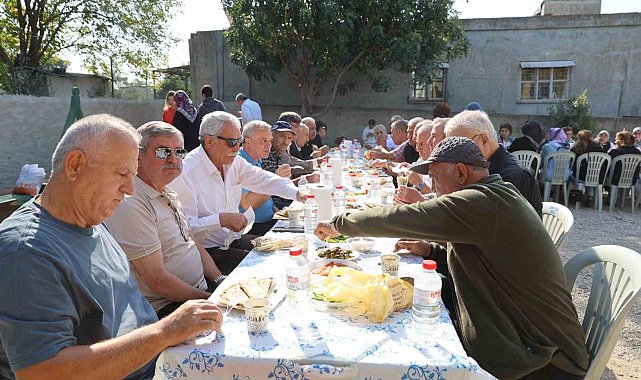 Polis okulundan mezun olan emekli polisler 40 yıl sonra Adana'da buluştu