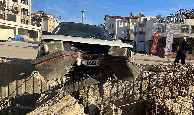 Polisin 'dur' ihtarına uymayarak kaçan sürücü kaza yapınca yakalandı
