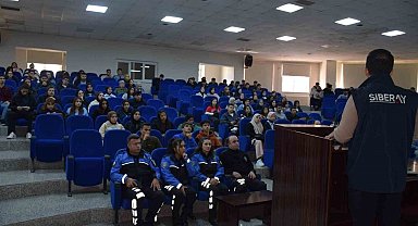 Polisten öğrenci ve öğretim görevlilerine siber güvenlik eğitimi