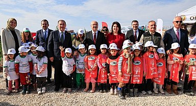 "11 Kasım Milli Ağaçlandırma Günü'nde" fidanlar toprakla buluştu