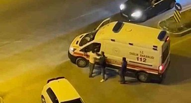 "Beni tanıyor musun?" diyerek ambulansın camını yumrukladı, o anlar kamerada