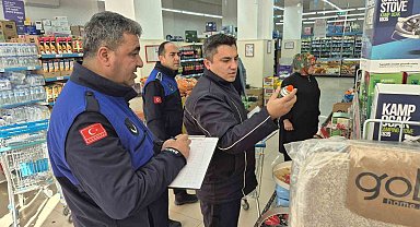 Raf ve kasa arasındaki fiyat farkı zabıtaya takıldı