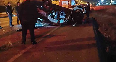 Refüje çarpan araç takla attı: 1 Yaralı