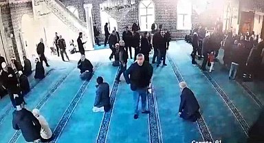 Rize'de deprem anı güvenlik kameralarına yansıdı