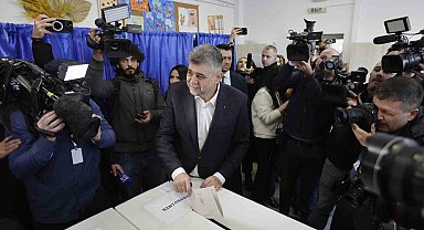 Romanya'da halk cumhurbaşkanlığı seçimi için sandık başında