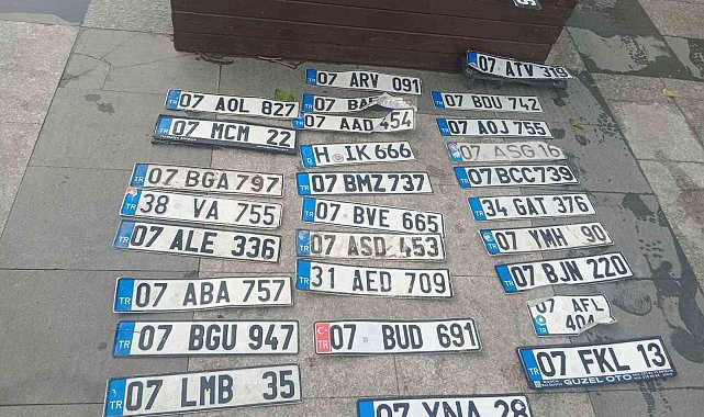 Sağanak sonrası düşen plakasını bulamayan sürücüler oraya koştu